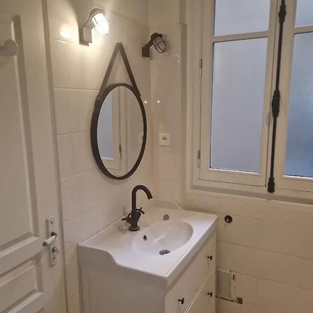 Charming In Montmartre Abbesses Appartamento Parigi